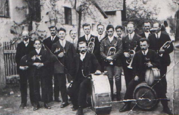 Erstes Foto 1909 - Ausrückung zur Prinzregentenfeier in Breitenberg